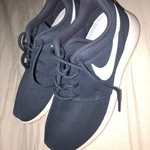 Womens Nike Roshes